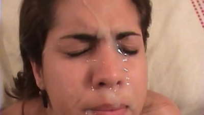 Bela morena latina tem sexo bruto